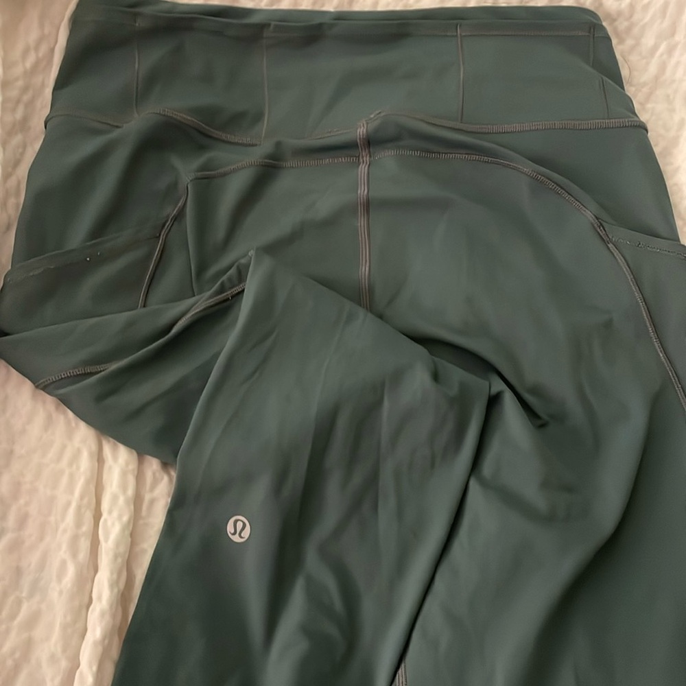 Lululemon Crop Green Size 8